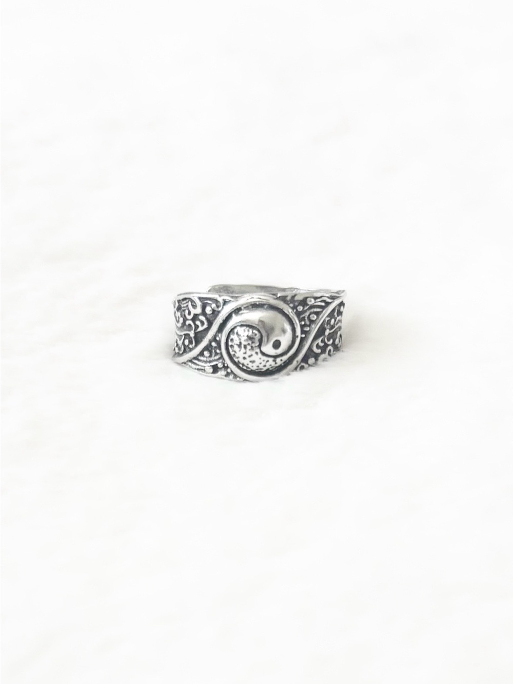 5/$15 🩷 MUST BUNDLE Silver Yin Yang Scroll Band Ring